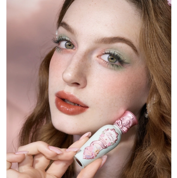 BNIB Flower Knows Lip Laquer - Mystery Island - Picture 3 of 3